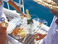 La champagnera “3 in 1” disegnata da Marine Business è un pratico articolo ideale per un uso in giardino o barca.