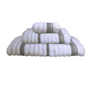 Set di asciugamani da 3 pezzi SANTORINI fabbricati in spugna di alta qualità da 550gr.