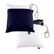 Pratico e originale set di cuscini anti-vento (INCLUDE IMBOTTITURA) 40x40cm. Sono fabbricati in tessuto impermeabile che permette di mantenere l’interno dei cuscini sempre asciutto oltre a poterlo lavare facilmente semplicemente con un panno umido.