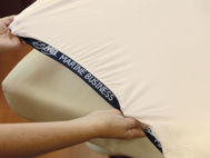 Lenzuolo Elastico D Ecru: Il lenzuolo elastico regolabile si adatta perfettamente al tuo letto qualsiasi sia la forma del materasso.