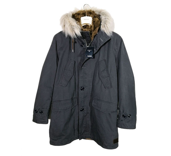 Questo parka invernale è una giacca pesante pensata per i giorni freddi  dell'inverno.
