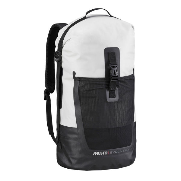 Musto Evolution 40L Dry Backpack: Uno zaino elegante e pratico, utile tanto in viaggio quanto nelle avventure più lontane.