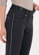 Pantalone donna cinque tasche, in tessuto elastico Drymatic e Sunblock, comodo e versatile, ideale per la mezza stagione.