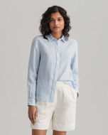 Camicia Gant donna in chambray di lino lavato leggero, un tessuto naturalmente leggero e traspirante. 