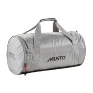 La borsa da viaggio Musto Essential 50L è resistente all'acqua e durevole con spallacci imbottiti riponibili per un facile trasporto.