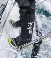 Le Seaboot 700 stanno reinterpretando le calzature protettive per il mare. Il design estremamente leggero e flessibile offre un'agilità e una manovrabilità da sneaker, proteggendo al contempo i tuoi piedi dagli agenti atmosferici. 