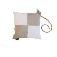 Cuscino Quadri Bianco-Grigio Con Cima
