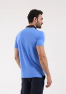 Asparago è una polo da uomo a maniche corte progettata per garantire elevate prestazioni durante l’attività.