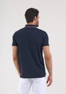 Asparago è una polo da uomo a maniche corte progettata per garantire elevate prestazioni durante l’attività.